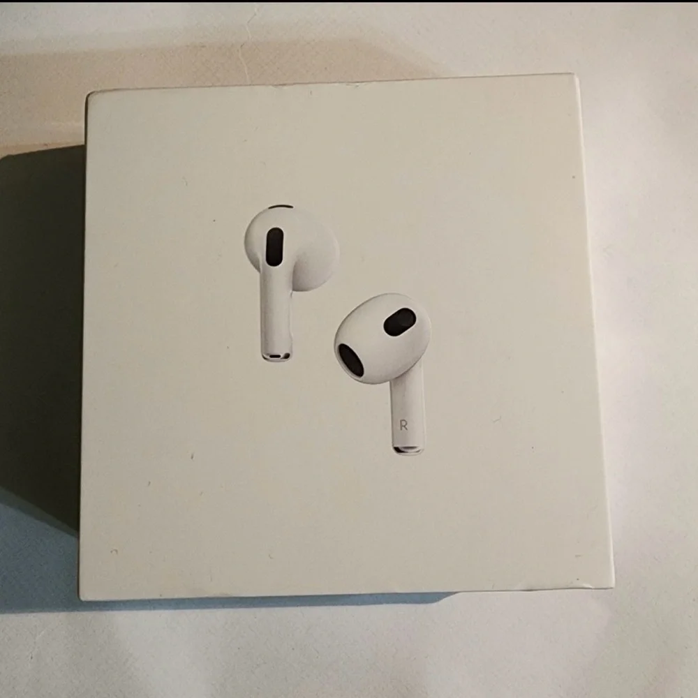 Apple AirPods (3rd generation) MagSafe